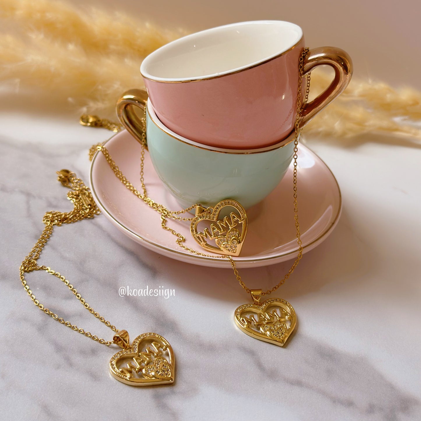 Mamá necklace ❣️